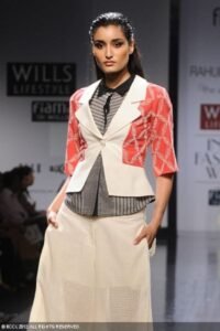 Kanishtha-Dhankar-displays-a-creation-by-designer-Rahul-Mishra-on-Day-3-of-Wills-Lifestyle-India-Fashion-Week-in-New-Delhi-on-October-08-2012